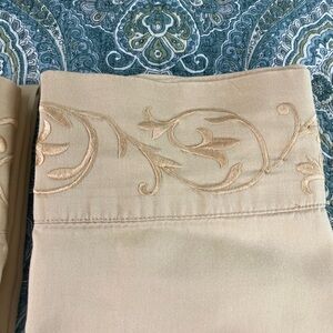 Beige Embroidered pillowcase Set – Elegant Scroll Design